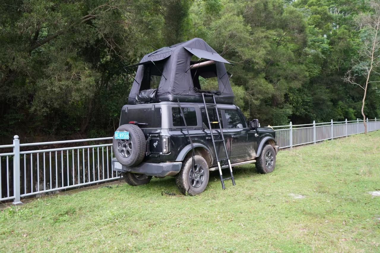 Roof Inflatable Tent – Quick Setup, Elevated Camping for Versatile Vehicles