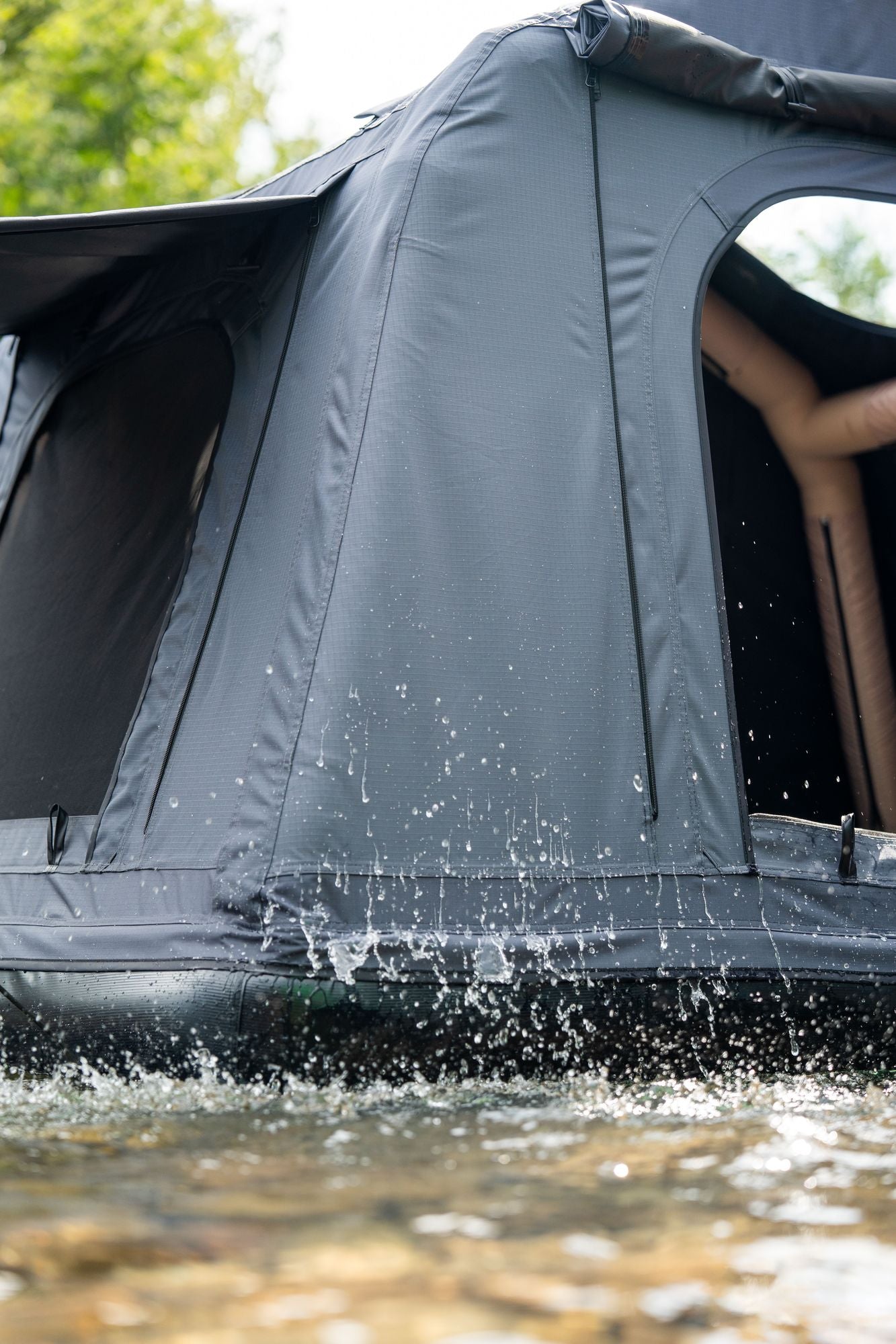 Roof Inflatable Tent – Quick Setup, Elevated Camping for Versatile Vehicles